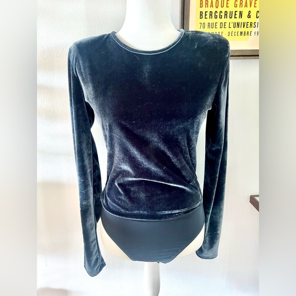 Tops - Pretty muted blue velvet long sleeve body suit